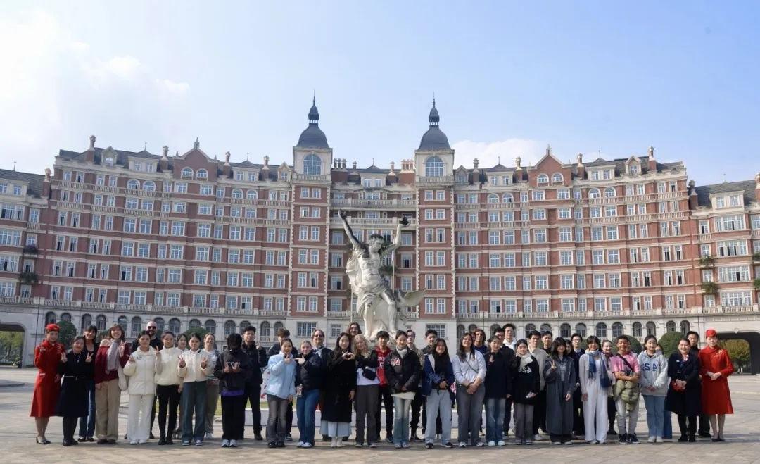 搭建友谊之桥！美国友城青少年辩论代表团一行到我院参观交流